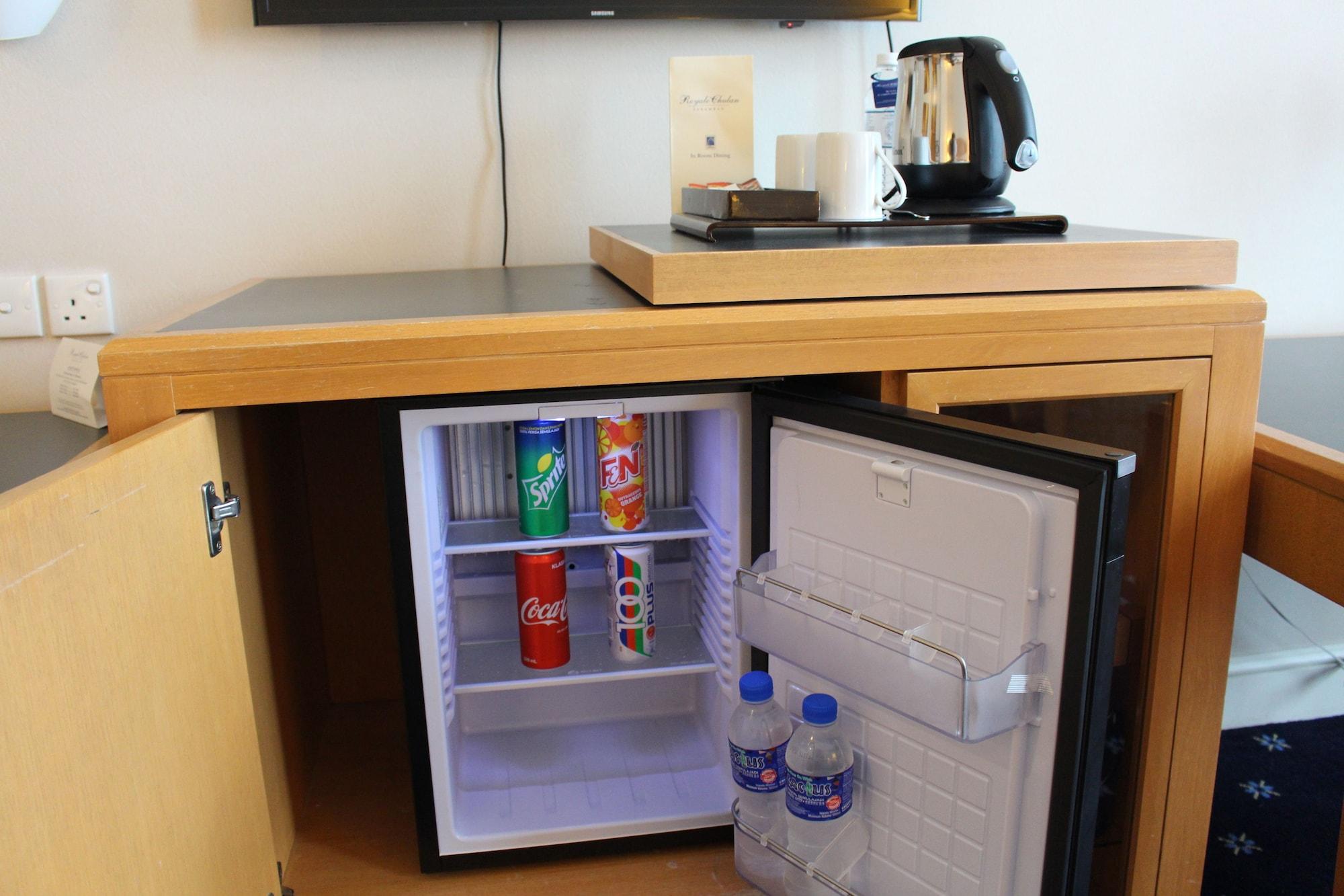 Royale Chulan Серембан Екстериор снимка A mini-refrigerator in a hotel room
