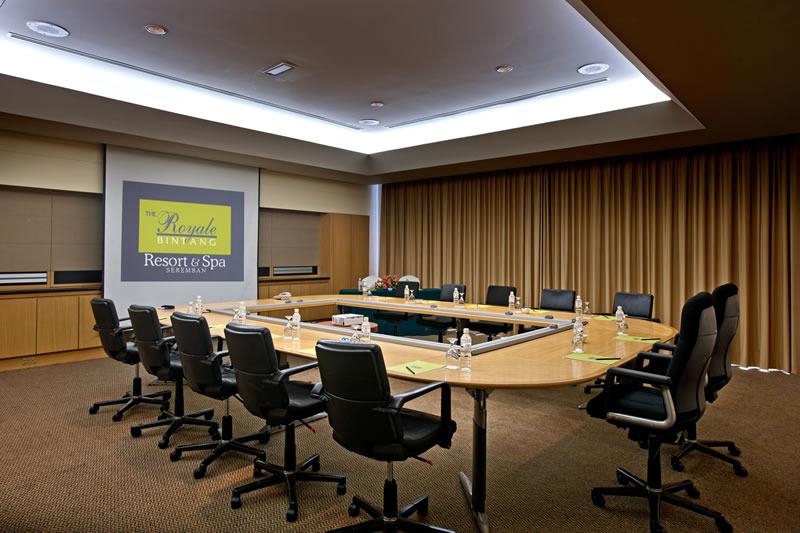Royale Chulan Серембан Екстериор снимка A meeting room