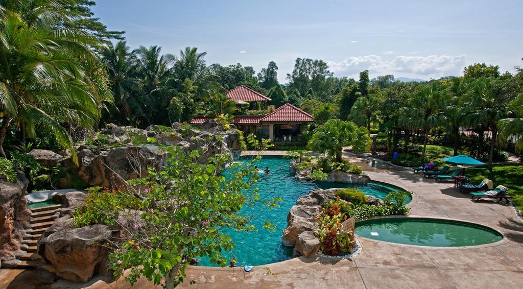 Royale Chulan Серембан Екстериор снимка The pool at the Sunway Lagoon Resort