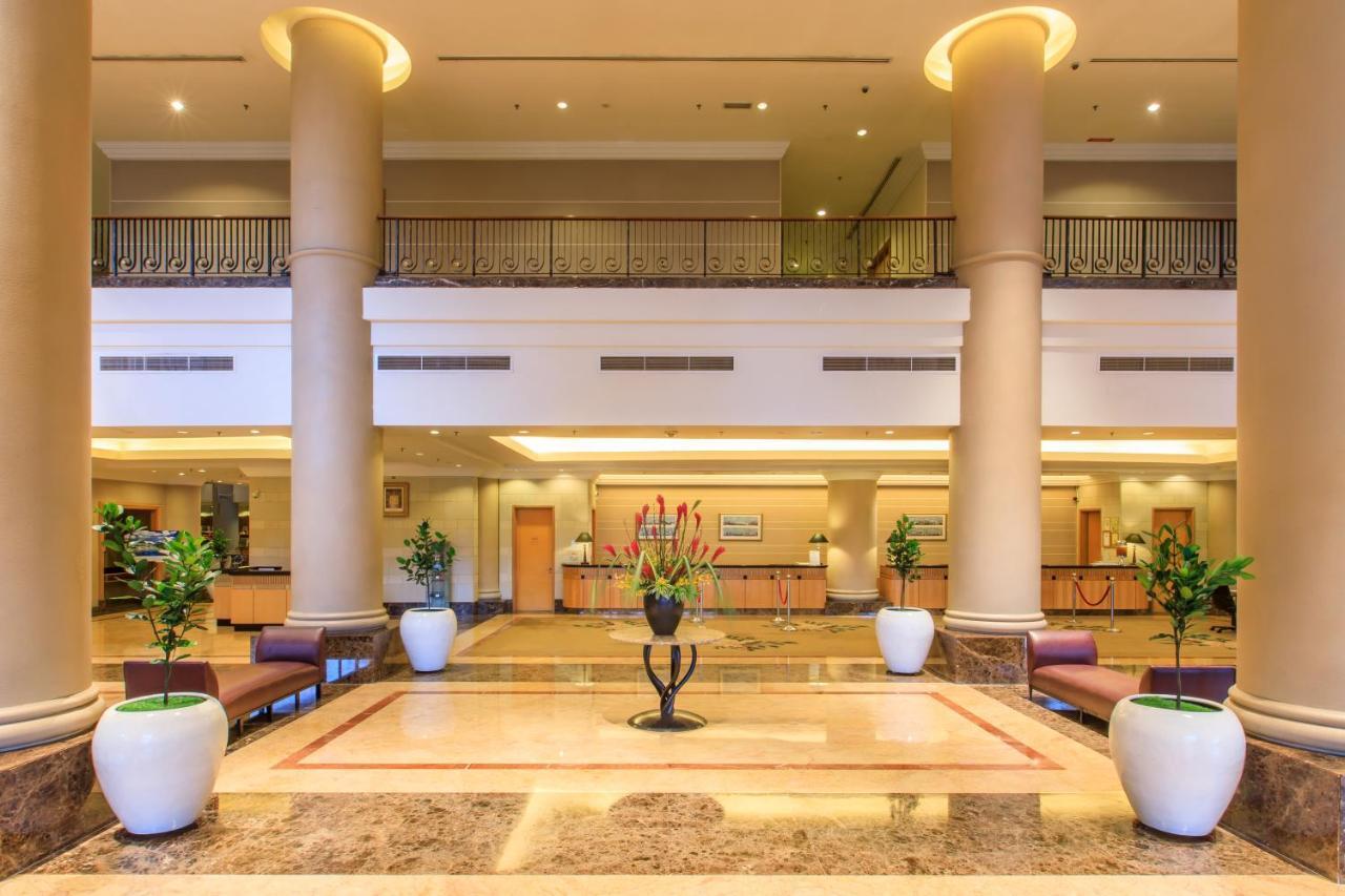 Royale Chulan Серембан Екстериор снимка Lobby